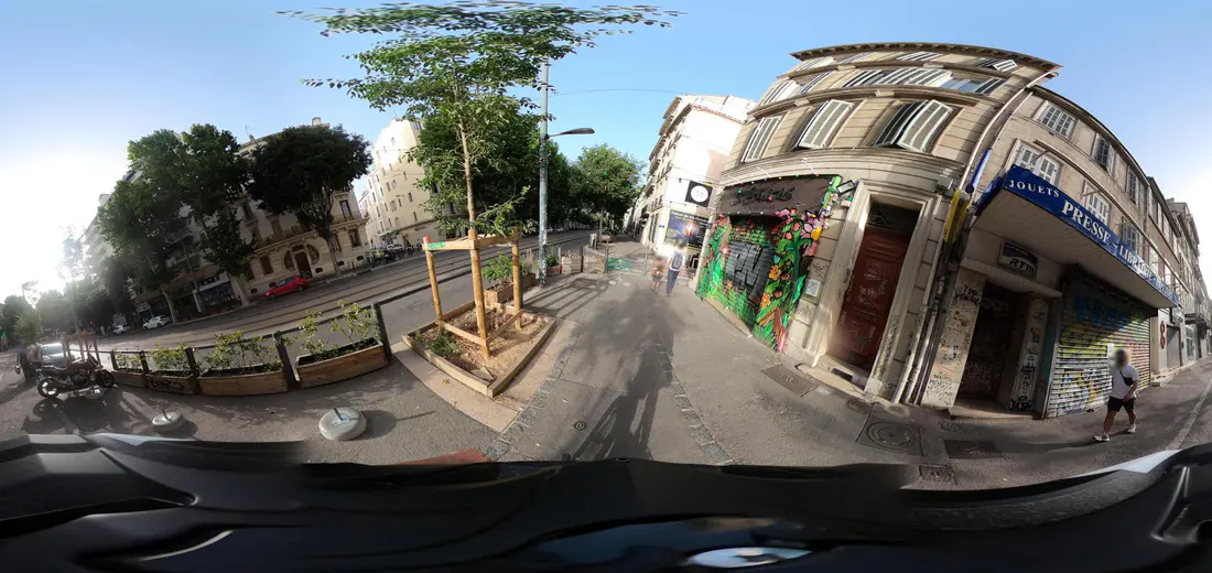 Vue du bâtiment ou de la rue de 70 Boulevard chave 13005 Marseille